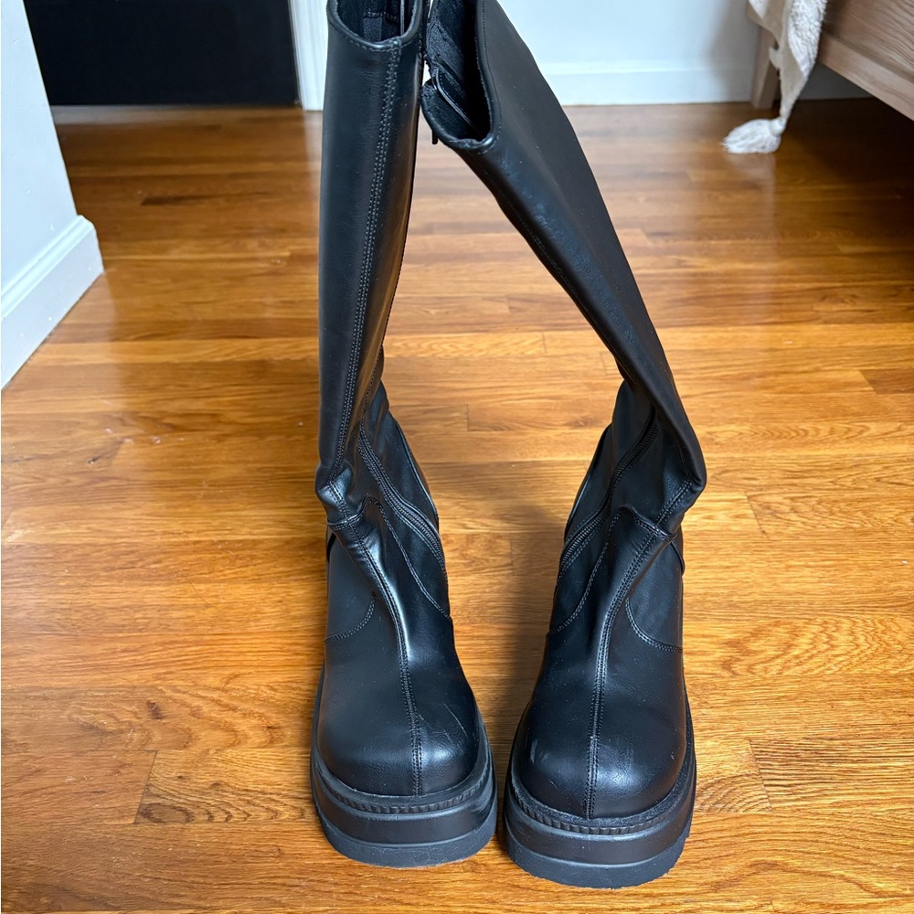 Used Demonia Shaker-100 Black Platform Boots Size 9